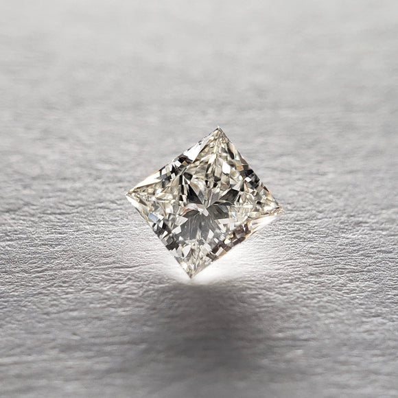 0.26ct 3.68x3.65x2.33mm SI2-I Princess Cut DDL3052